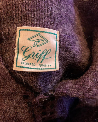 This vintage 80s sweater is sure to add a splash of purple passion to any wardrobe! Crafted from a blend of alpaca, lana wool and acryl mix this sweater is perfect to survive the cold winter days. ﻿