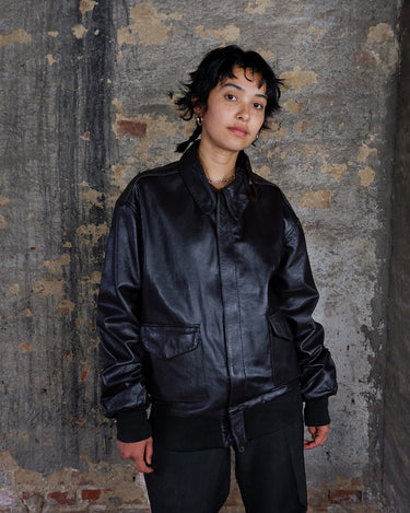 The Mil-Tec US Flyer A2 Leather Jacket is the ultimate classic – a must-have inspired by the legendary US Air Force bomber design. Made from premium dark brown leather, it delivers rugged durability and timeless style in one.