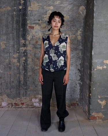 Embrace romantic vibes with this vintage 90s corduroy vest in a rich deep navy hue (almost purple). Its unique floral and paisley pattern in soft greens, creams, and blush tones adds a dreamy touch to your outfit. Sized L-XL, this vest is perfect for playful layering that brings a sweet flair to your style.