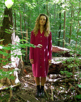 Elegance at its best – this 80s vintage pink dress by Betty Barclay is crafted from 100% pure silk for a luxurious feel. The color and gold button details create a confident yet feminine vibe. A timeless piece!