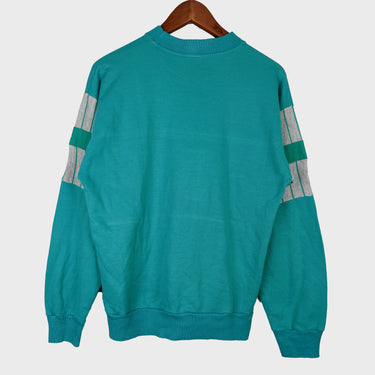 80s vintage Polo sweater serving pure laid back vibes in turquoise/light blue. Vintage like it should be – easy to wear, hard to replace.