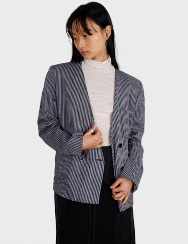   Treat yourself to a totally radical 80s blazer (thin) ! This striped piece has all the vintage vibe of the era, plus some unmistakable shoulder pads for that extra edge.