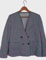   Treat yourself to a totally radical 80s blazer (thin) ! This striped piece has all the vintage vibe of the era, plus some unmistakable shoulder pads for that extra edge.