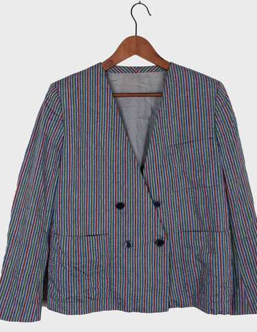   Treat yourself to a totally radical 80s blazer (thin) ! This striped piece has all the vintage vibe of the era, plus some unmistakable shoulder pads for that extra edge.