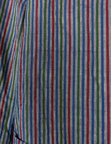   Treat yourself to a totally radical 80s blazer (thin) ! This striped piece has all the vintage vibe of the era, plus some unmistakable shoulder pads for that extra edge.